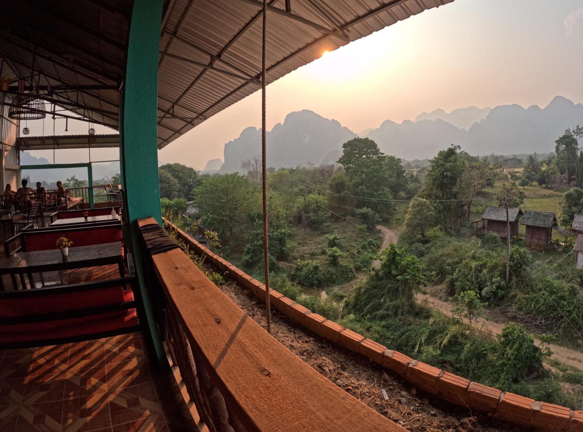 Blue Sunset Hostel Vang Vieng Exterior photo